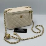 Chanel vanity blanc casse